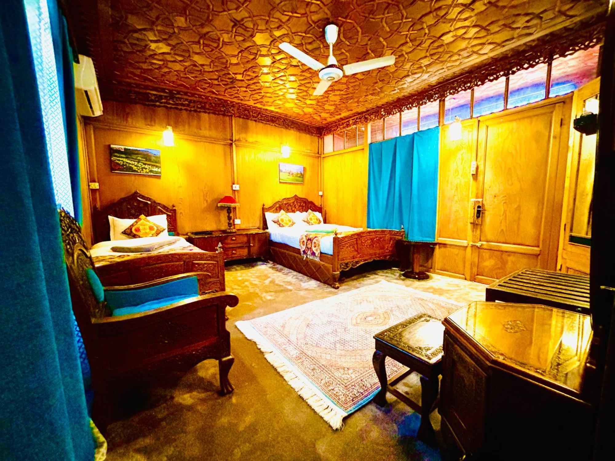The Badyari Palace Houseboats Srīnagar Eksteriør bilde