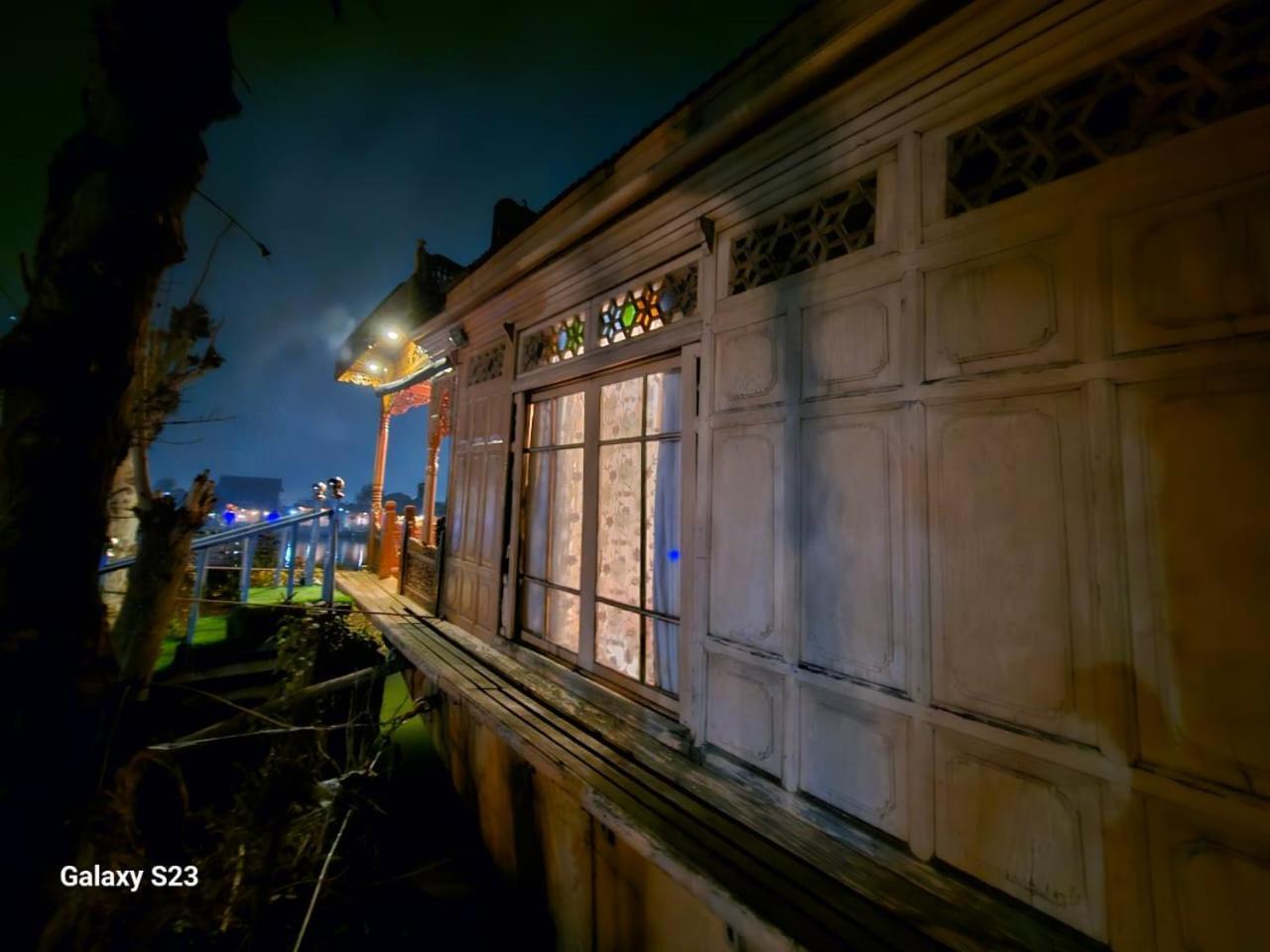 The Badyari Palace Houseboats Srīnagar Eksteriør bilde