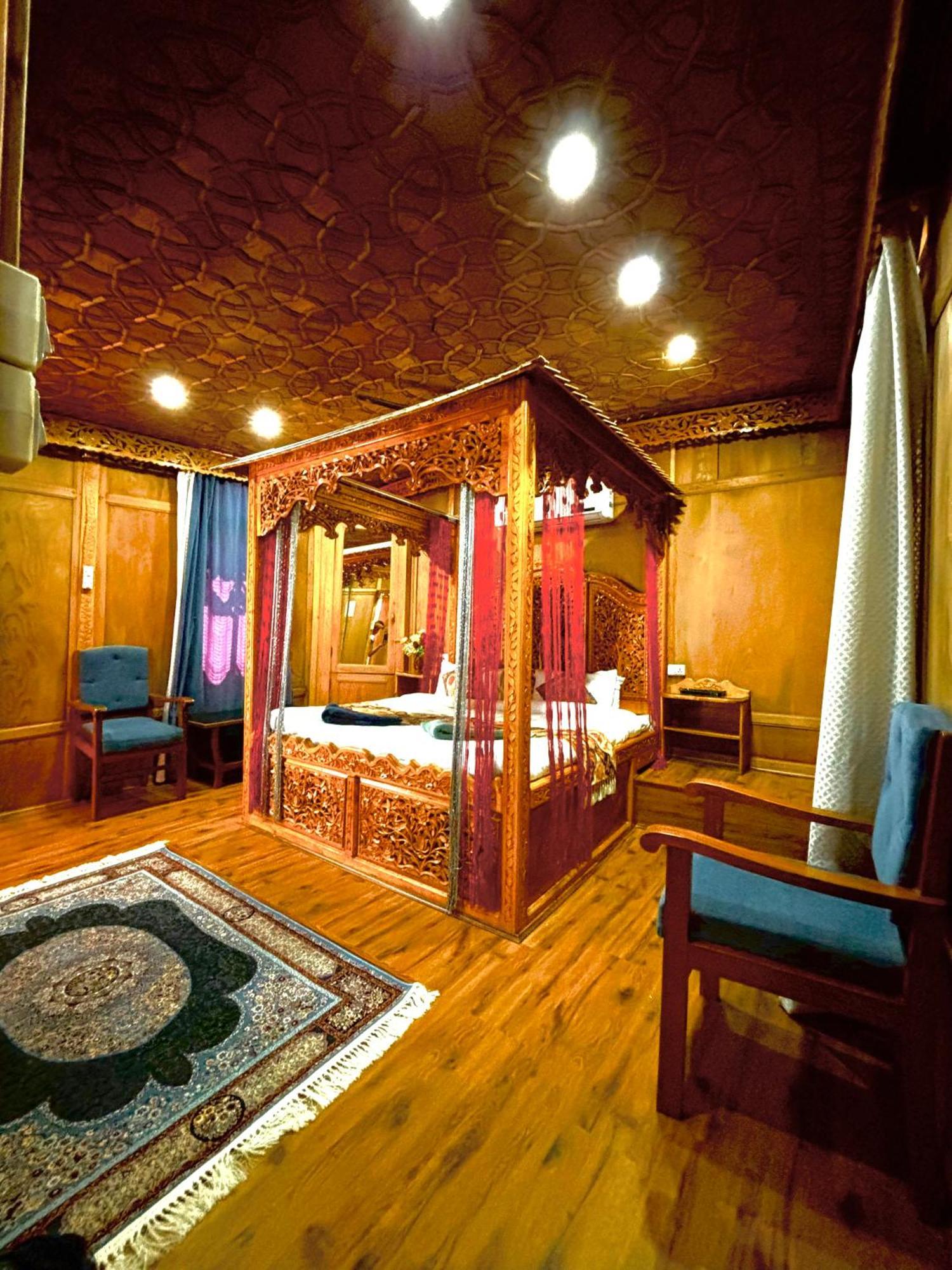 The Badyari Palace Houseboats Srīnagar Eksteriør bilde