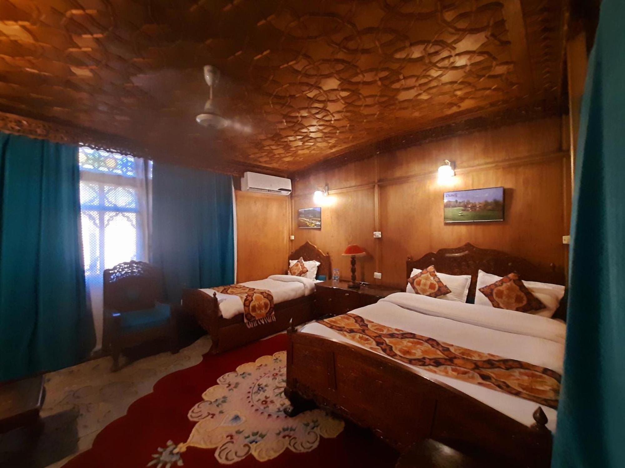 The Badyari Palace Houseboats Srīnagar Eksteriør bilde
